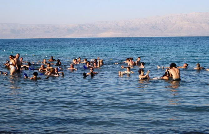 Відпочинок на Мертвому морі