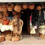 Резные изделия и деревянные шкатулки на Косовском базаре
