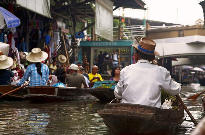 тайський плавучий ринок