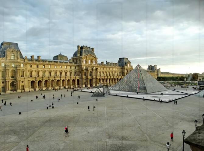 Париж. Вид на Лувр