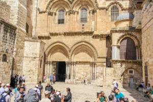 У Єрусалимі туристи залишилися без головної пам'ятки: Храм Труни Господня закритий «за несплату»