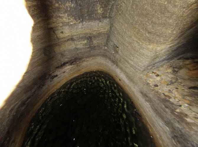 Фото: колодязь в катакомбах