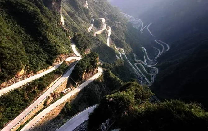 Тонгтіанська магістраль до гори Тяньмень