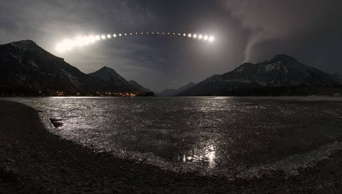 Фото Вотертон-Лейкс при повному місячному затемненні