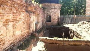 В Києві у стін Кирилівської церкви виявили некрополь
