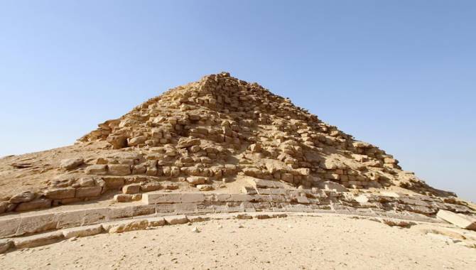 піраміда супутник Ламаної піраміди