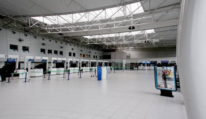 Зал відправлення аеропорту TLP