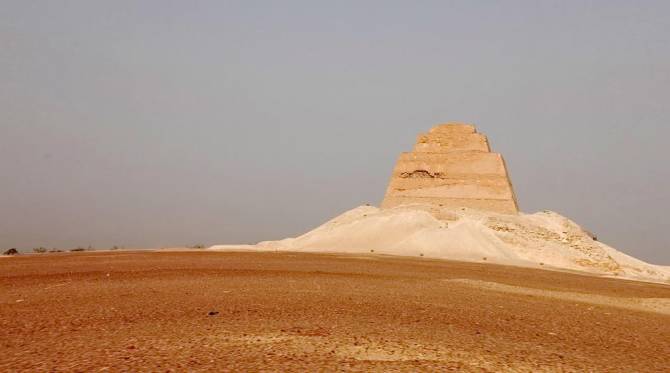 фото: піраміда в Мейдумі