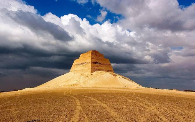 фото: піраміда в Мейдумі